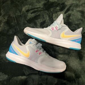 Woman’s size 8 Nike in season TR 8